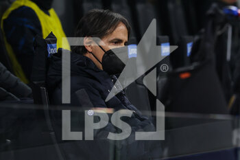 2022-01-09 - Simone Inzaghi Head Coach of FC Internazionale in the bench during the Serie A 2021/22 football match between FC Internazionale and SS Lazio at Giuseppe Meazza Stadium, Milan, Italy on January 09, 2022 - INTER - FC INTERNAZIONALE VS SS LAZIO - ITALIAN SERIE A - SOCCER