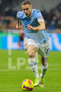 2022-01-09 - Adam Marusic of SS Lazio in action during the Serie A 2021/22 football match between FC Internazionale and SS Lazio at Giuseppe Meazza Stadium, Milan, Italy on January 09, 2022 - INTER - FC INTERNAZIONALE VS SS LAZIO - ITALIAN SERIE A - SOCCER
