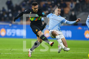 2022-01-09 - Lautaro Martinez of FC Internazionale scores a goal during the Serie A 2021/22 football match between FC Internazionale and SS Lazio at Giuseppe Meazza Stadium, Milan, Italy on January 09, 2022 - INTER - FC INTERNAZIONALE VS SS LAZIO - ITALIAN SERIE A - SOCCER