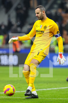 2022-01-09 - Samir Handanovic of FC Internazionale in action during the Serie A 2021/22 football match between FC Internazionale and SS Lazio at Giuseppe Meazza Stadium, Milan, Italy on January 09, 2022 - INTER - FC INTERNAZIONALE VS SS LAZIO - ITALIAN SERIE A - SOCCER