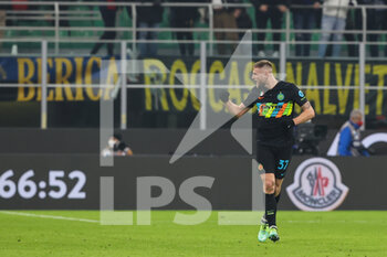 2022-01-09 - Milan Skriniar of FC Internazionale celebrates after scoring a goal during the Serie A 2021/22 football match between FC Internazionale and SS Lazio at Giuseppe Meazza Stadium, Milan, Italy on January 09, 2022 - INTER - FC INTERNAZIONALE VS SS LAZIO - ITALIAN SERIE A - SOCCER