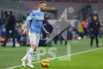 2022-01-09 - Manuel Lazzari of SS Lazio in action during the Serie A 2021/22 football match between FC Internazionale and SS Lazio at Giuseppe Meazza Stadium, Milan, Italy on January 09, 2022 - INTER - FC INTERNAZIONALE VS SS LAZIO - ITALIAN SERIE A - SOCCER
