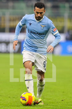 2022-01-09 - Pedro of SS Lazio in action during the Serie A 2021/22 football match between FC Internazionale and SS Lazio at Giuseppe Meazza Stadium, Milan, Italy on January 09, 2022 - INTER - FC INTERNAZIONALE VS SS LAZIO - ITALIAN SERIE A - SOCCER
