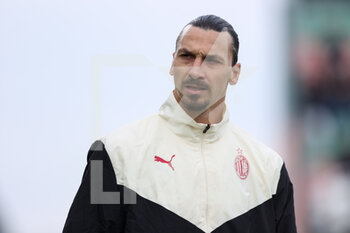 2022-01-09 - Zlatan Ibrahimovic (AC Milan) looks on - VENEZIA FC VS AC MILAN - ITALIAN SERIE A - SOCCER