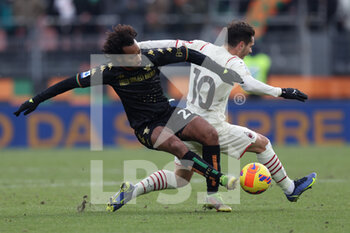 2022-01-09 - Gianluca Busio (Venezia FC) and Brahim Diaz (AC Milan) battle for the ball - VENEZIA FC VS AC MILAN - ITALIAN SERIE A - SOCCER