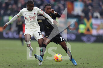 2022-01-09 - Pierre Kalulu (AC Milan) and David Okereke (Venezia FC) battle for the ball - VENEZIA FC VS AC MILAN - ITALIAN SERIE A - SOCCER