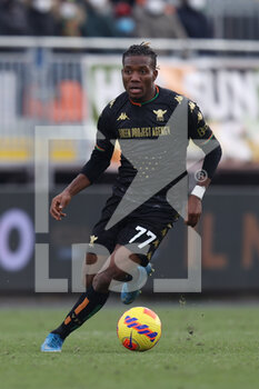 2022-01-09 - David Okereke (Venezia FC) in action - VENEZIA FC VS AC MILAN - ITALIAN SERIE A - SOCCER