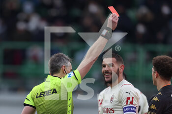 2022-01-09 - The referee Massimiliano Irrati shows a red card - VENEZIA FC VS AC MILAN - ITALIAN SERIE A - SOCCER