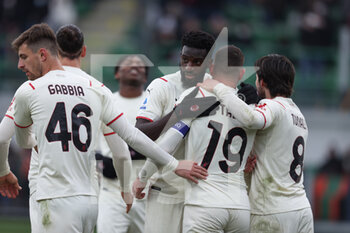 2022-01-09 - Theo Hernandez (AC Milan) celebrates with teammates after scoring his side's third goal of the match - VENEZIA FC VS AC MILAN - ITALIAN SERIE A - SOCCER