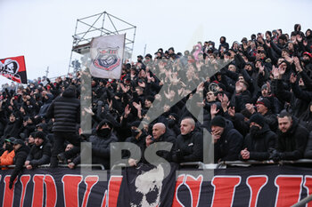 2022-01-09 - AC Milan fans sing and clap their hands to support their team - VENEZIA FC VS AC MILAN - ITALIAN SERIE A - SOCCER