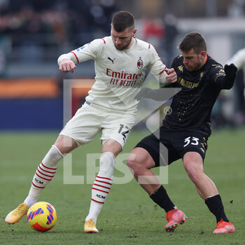 2022-01-09 - Ante Rebic (AC Milan) is challenged by Domen Crnigoj (Venezia FC) - VENEZIA FC VS AC MILAN - ITALIAN SERIE A - SOCCER