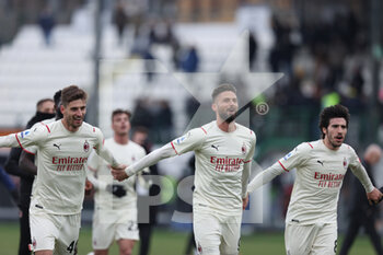 2022-01-09 - Olivier Giroud (AC Milan), Matteo Gabbia (AC Milan) and Sandro Tonali (AC Milan) greet fans - VENEZIA FC VS AC MILAN - ITALIAN SERIE A - SOCCER