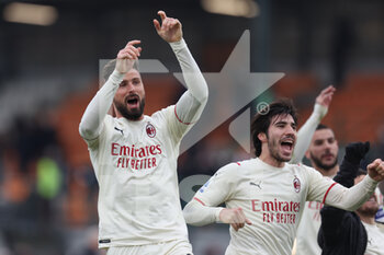 2022-01-09 - Olivier Giroud (AC Milan) and Sandro Tonali (AC Milan) greet fans - VENEZIA FC VS AC MILAN - ITALIAN SERIE A - SOCCER