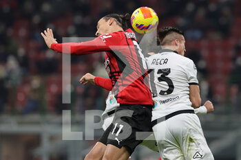 2022-01-17 - Zlatan Ibrahimovic of AC Milan fights for the ball against Arkadiusz Reca of Spezia Calcio during the Serie A 2021/22 football match between AC Milan and Spezia Calcio at Giuseppe Meazza Stadium, Milan, Italy on January 17, 2022 - AC MILAN VS SPEZIA CALCIO - ITALIAN SERIE A - SOCCER