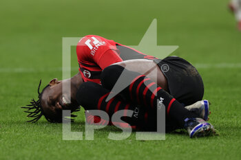 2022-01-17 - Rafael Leao of AC Milan injured during the Serie A 2021/22 football match between AC Milan and Spezia Calcio at Giuseppe Meazza Stadium, Milan, Italy on January 17, 2022 - AC MILAN VS SPEZIA CALCIO - ITALIAN SERIE A - SOCCER