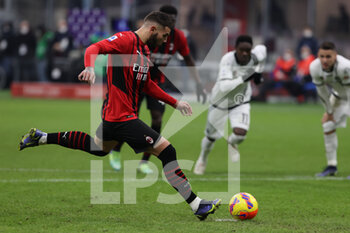 2022-01-17 - Theo Hernandez of AC Milan kicking a penalty during the Serie A 2021/22 football match between AC Milan and Spezia Calcio at Giuseppe Meazza Stadium, Milan, Italy on January 17, 2022 - AC MILAN VS SPEZIA CALCIO - ITALIAN SERIE A - SOCCER