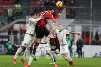 2022-01-17 - \Zlatan Ibrahimovic of AC Milan in action during the Serie A 2021/22 football match between AC Milan and Spezia Calcio at Giuseppe Meazza Stadium, Milan, Italy on January 17, 2022 - AC MILAN VS SPEZIA CALCIO - ITALIAN SERIE A - SOCCER