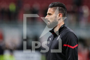 2022-01-17 - Olivier Giroud of AC Milan warms up during the Serie A 2021/22 football match between AC Milan and Spezia Calcio at Giuseppe Meazza Stadium, Milan, Italy on January 17, 2022 - AC MILAN VS SPEZIA CALCIO - ITALIAN SERIE A - SOCCER