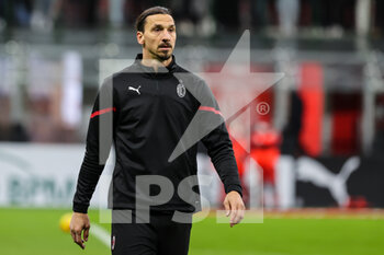 2022-01-17 - Zlatan Ibrahimovic of AC Milan looks on during the Serie A 2021/22 football match between AC Milan and Spezia Calcio at Giuseppe Meazza Stadium, Milan, Italy on January 17, 2022 - AC MILAN VS SPEZIA CALCIO - ITALIAN SERIE A - SOCCER