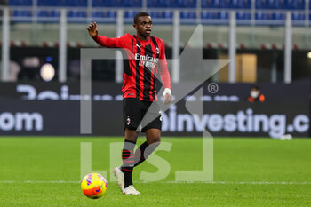 2022-01-17 - Pierre Kalulu of AC Milan in action during the Serie A 2021/22 football match between AC Milan and Spezia Calcio at Giuseppe Meazza Stadium, Milan, Italy on January 17, 2022 - AC MILAN VS SPEZIA CALCIO - ITALIAN SERIE A - SOCCER