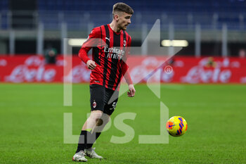 2022-01-17 - Alexis Saelemaekers of AC Milan in action during the Serie A 2021/22 football match between AC Milan and Spezia Calcio at Giuseppe Meazza Stadium, Milan, Italy on January 17, 2022 - AC MILAN VS SPEZIA CALCIO - ITALIAN SERIE A - SOCCER