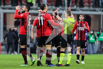 2022-01-17 - Referee Marco Serra gestures during the Serie A 2021/22 football match between AC Milan and Spezia Calcio at Giuseppe Meazza Stadium, Milan, Italy on January 17, 2022 - AC MILAN VS SPEZIA CALCIO - ITALIAN SERIE A - SOCCER