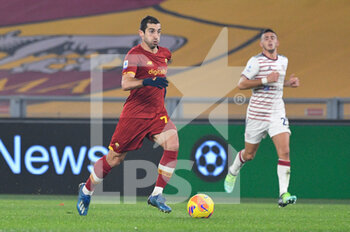 2022-01-16 - Henrikh Mkhitaryan (AS Roma) during the  Italian Football Championship League A 2021/2022 match between AS Roma vs Cagliari at the Olimpic Stadium in Rome  on 16 January 2021. - AS ROMA VS CAGLIARI CALCIO - ITALIAN SERIE A - SOCCER