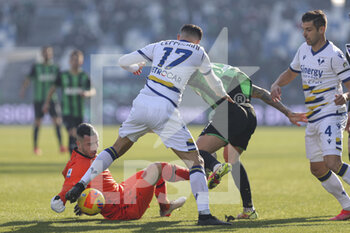 2022-01-16 - Gianluca Scamacca (Sassuolo) fights for the ball - US SASSUOLO VS HELLAS VERONA FC - ITALIAN SERIE A - SOCCER