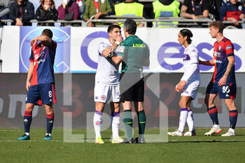 2022-01-23 - Riccardo Sottil of Fiorentina, Auriemma - CAGLIARI CALCIO VS ACF FIORENTINA - ITALIAN SERIE A - SOCCER