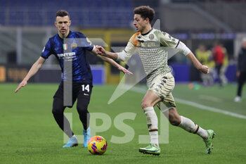 2022-01-22 - Ethan Ampadu of Venezia FC in action during the Serie A 2021/22 football match between FC Internazionale and Venezia FC at Giuseppe Meazza Stadium, Milan, Italy on January 22, 2022 - INTER - FC INTERNAZIONALE VS VENEZIA FC - ITALIAN SERIE A - SOCCER