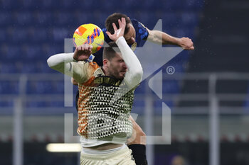 2022-01-22 - Thomas Henry of Venezia FC fights for the ball against Stefan de Vrij of FC Internazionale during the Serie A 2021/22 football match between FC Internazionale and Venezia FC at Giuseppe Meazza Stadium, Milan, Italy on January 22, 2022 - INTER - FC INTERNAZIONALE VS VENEZIA FC - ITALIAN SERIE A - SOCCER