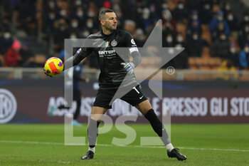 2022-01-22 - Samir Handanovic of FC Internazionale in action during the Serie A 2021/22 football match between FC Internazionale and Venezia FC at Giuseppe Meazza Stadium, Milan, Italy on January 22, 2022 - INTER - FC INTERNAZIONALE VS VENEZIA FC - ITALIAN SERIE A - SOCCER