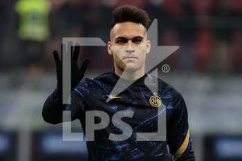 2022-01-22 - Lautaro Martinez of FC Internazionale greets the fans during the Serie A 2021/22 football match between FC Internazionale and Venezia FC at Giuseppe Meazza Stadium, Milan, Italy on January 22, 2022 - INTER - FC INTERNAZIONALE VS VENEZIA FC - ITALIAN SERIE A - SOCCER