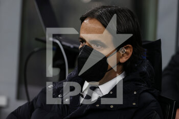 2022-01-22 - Simone Inzaghi Head Coach of FC Internazionale in the bench during the Serie A 2021/22 football match between FC Internazionale and Venezia FC at Giuseppe Meazza Stadium, Milan, Italy on January 22, 2022 - INTER - FC INTERNAZIONALE VS VENEZIA FC - ITALIAN SERIE A - SOCCER