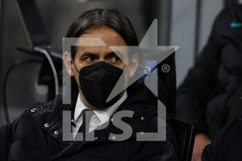 2022-01-22 - Simone Inzaghi Head Coach of FC Internazionale in the bench during the Serie A 2021/22 football match between FC Internazionale and Venezia FC at Giuseppe Meazza Stadium, Milan, Italy on January 22, 2022 - INTER - FC INTERNAZIONALE VS VENEZIA FC - ITALIAN SERIE A - SOCCER