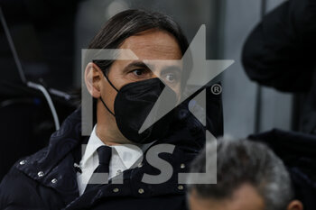 2022-01-22 - Simone Inzaghi Head Coach of FC Internazionale looks on during the Serie A 2021/22 football match between FC Internazionale and Venezia FC at Giuseppe Meazza Stadium, Milan, Italy on January 22, 2022 - INTER - FC INTERNAZIONALE VS VENEZIA FC - ITALIAN SERIE A - SOCCER