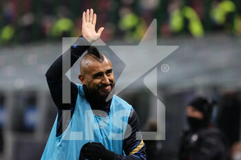 2022-01-22 - Arturo Vidal of FC Internazionale greets the fans during the Serie A 2021/22 football match between FC Internazionale and Venezia FC at Giuseppe Meazza Stadium, Milan, Italy on January 22, 2022 - INTER - FC INTERNAZIONALE VS VENEZIA FC - ITALIAN SERIE A - SOCCER