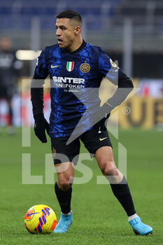 2022-01-22 - Alexis Sanchez of FC Internazionale in action during the Serie A 2021/22 football match between FC Internazionale and Venezia FC at Giuseppe Meazza Stadium, Milan, Italy on January 22, 2022 - INTER - FC INTERNAZIONALE VS VENEZIA FC - ITALIAN SERIE A - SOCCER