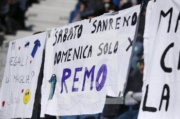 2022-02-06 - Atalanta BC fans show a banner for Remo Freuler (Atalanta BC) after the Sanremo Festival - ATALANTA BC VS CAGLIARI CALCIO - ITALIAN SERIE A - SOCCER