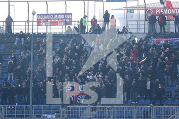 2022-02-06 - Cagliari Calcio supporters clap their hands to support their team - ATALANTA BC VS CAGLIARI CALCIO - ITALIAN SERIE A - SOCCER