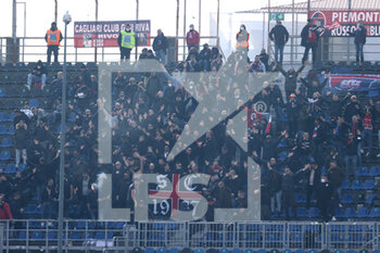 2022-02-06 - Cagliari Calcio supporters clap their hands to support their team - ATALANTA BC VS CAGLIARI CALCIO - ITALIAN SERIE A - SOCCER