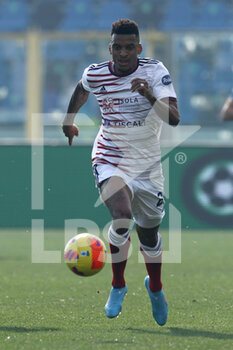 2022-02-06 - Henrique Dalbert (Cagliari Calcio) in action - ATALANTA BC VS CAGLIARI CALCIO - ITALIAN SERIE A - SOCCER
