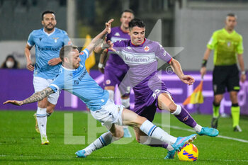 2022-02-05 - Manuel Lazzari (Lazio) with tackle on Riccardo Sottil (Fiorentina) - ACF FIORENTINA VS SS LAZIO - ITALIAN SERIE A - SOCCER