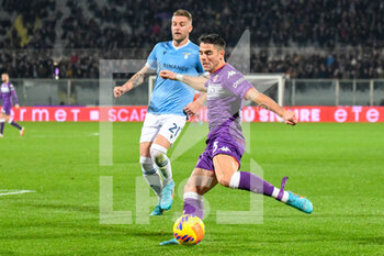 2022-02-05 - Riccardo Sottil (Fiorentina) try to cross against Sergej Milinkovic-Savic (Lazio) - ACF FIORENTINA VS SS LAZIO - ITALIAN SERIE A - SOCCER