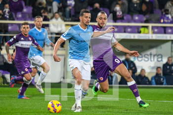 2022-02-05 - Luiz Felipe (Lazio) fights for the ball against Arthur Cabral (Fiorentina) - ACF FIORENTINA VS SS LAZIO - ITALIAN SERIE A - SOCCER