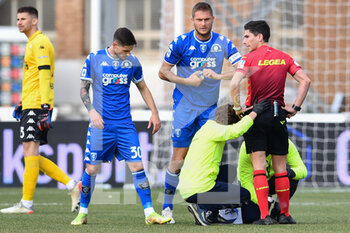 2022-02-13 - Federico Dionisi (referee) injured - EMPOLI FC VS CAGLIARI CALCIO - ITALIAN SERIE A - SOCCER