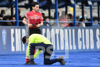 2022-02-13 - Federico Dionisi (referee) injured - EMPOLI FC VS CAGLIARI CALCIO - ITALIAN SERIE A - SOCCER