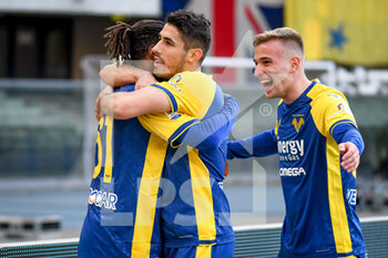 2022-02-13 - Verona's Adrien Tamèze celebrates after scoring a goal 4-0 with Verona's Davide Faraoni and Verona's Mateusz Praszelik - HELLAS VERONA FC VS UDINESE CALCIO - ITALIAN SERIE A - SOCCER
