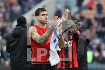 2022-02-13 - Alessio Romagnoli of AC Milan celebrates the victory at the end of the match during the Serie A 2021/22 football match between AC Milan and UC Sampdoria at Giuseppe Meazza Stadium, Milan, Italy on February 13, 2022 - AC MILAN VS UC SAMPDORIA - ITALIAN SERIE A - SOCCER