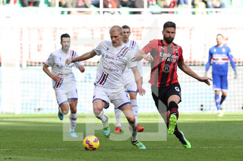 2022-02-13 - Olivier Giroud of AC Milan fights for the ball against Morten Thorsby of UC Sampdoria during the Serie A 2021/22 football match between AC Milan and UC Sampdoria at Giuseppe Meazza Stadium, Milan, Italy on February 13, 2022 - AC MILAN VS UC SAMPDORIA - ITALIAN SERIE A - SOCCER